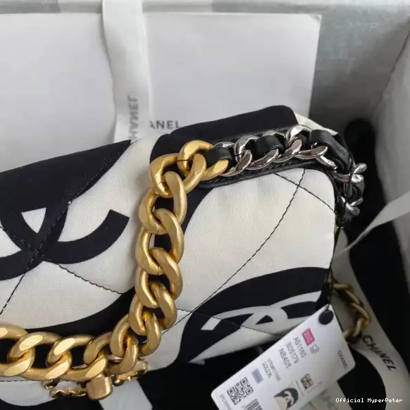 Hyper Peter FLAP BAG CHANEL 19 0509